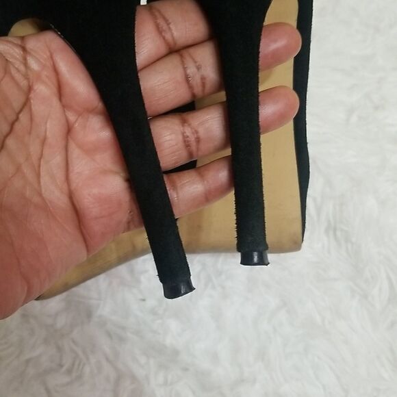 Steve Madden Black Suede Heels W Gold Tip size 10 - Picture 9 of 10
